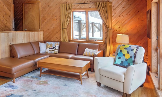 Ludlow Ski Chalet | Spacious Hilltop Okemo Chalet with Stunning Views