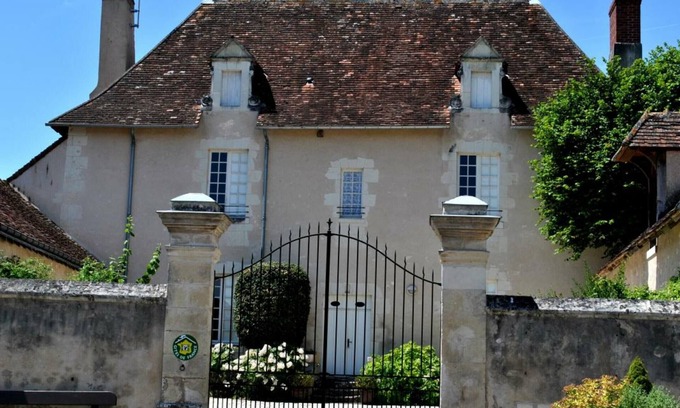Bossay-sur-Claise Cottage | Spacious Historic Presbytery, Sleeps 15, Garden, WiFi, Near Châteaux & La Roche-Posay
