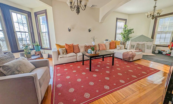 Dorchester House | Spacious, historic Boston 4-bedroom house with fitness room, home office, WiFi
