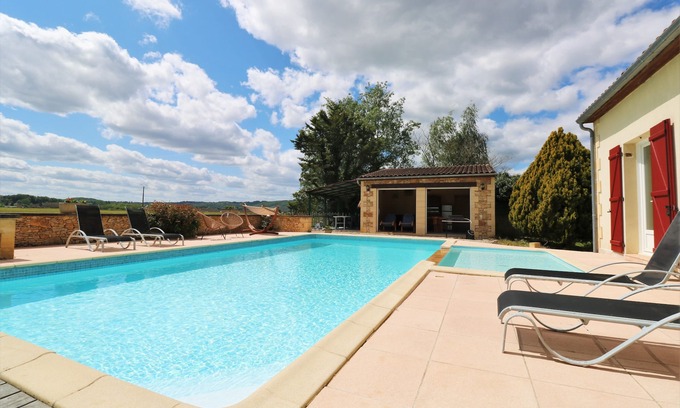 Castels et Bezenac House | Spacious holiday home with swimming pool, paddling pool close to river