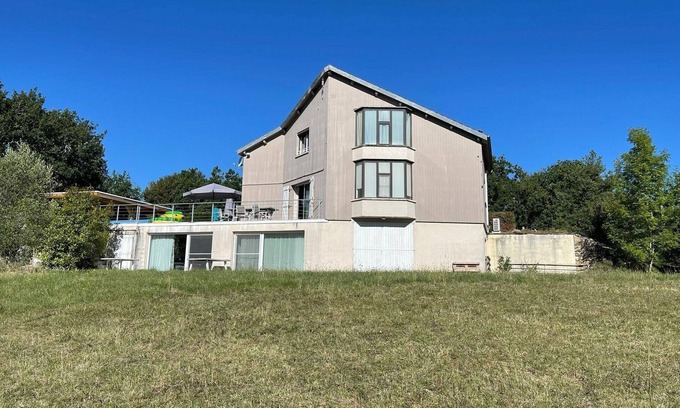 Caniac-du-Causse House | Spacious holiday home in Caniac-du-Causse with bubble bath