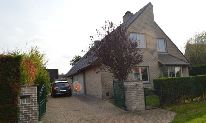 Witte Burg Villa | Spacious holiday home for 18 people, 900 m from the beach