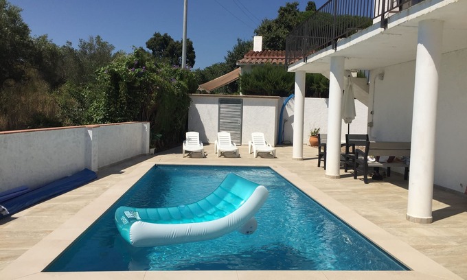El Mas Fumats House | Spacious holiday home with private pool, internet, air conditioning