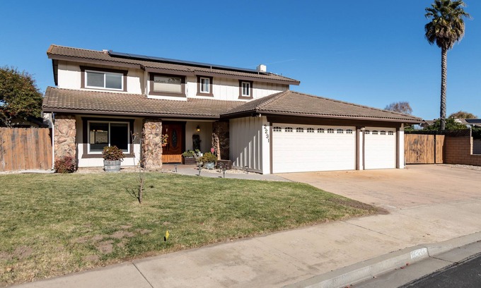 Santa Maria House | Spacious home for friends & family perfectly located. Pet friendly! EV Charger!
