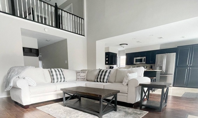 North Central Carrollton House | Spacious home for family or work group in nice, quiet, Carrollton neighborhoodn