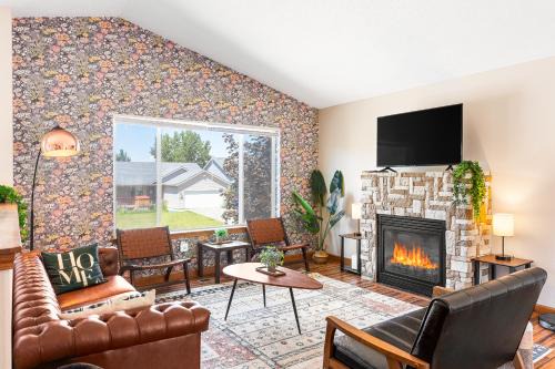 Spokane House | Spacious home, gameroom, 9mi GEG, 5mi downtown, 5mi to hospitals, close to all universities