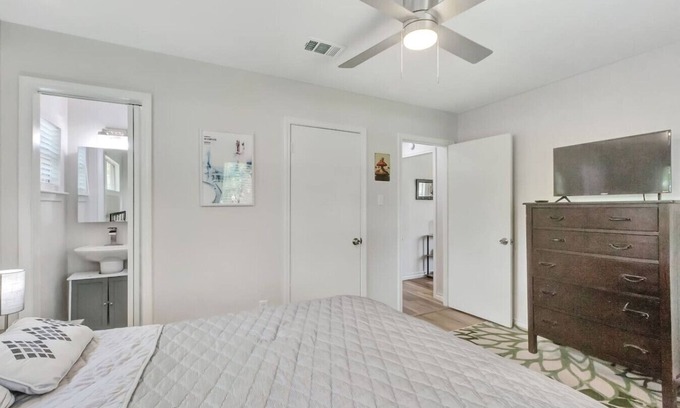 Pasadena House | Spacious home in Pasadena