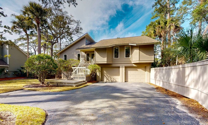 Vanderhorst Plantation House | Spacious home near the beach & Marsh Island Park with grill, full kitchen, & W/D
