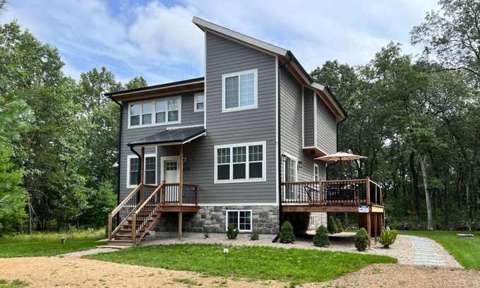 Friendship House | Spacious home near Castle Rock Lake!
