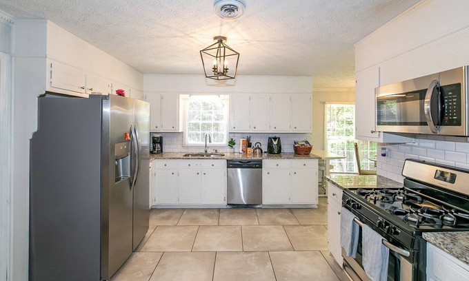 Stone Mountain House | Spacious home on basement, 8 minutes to Downtown Stone Mountain Park