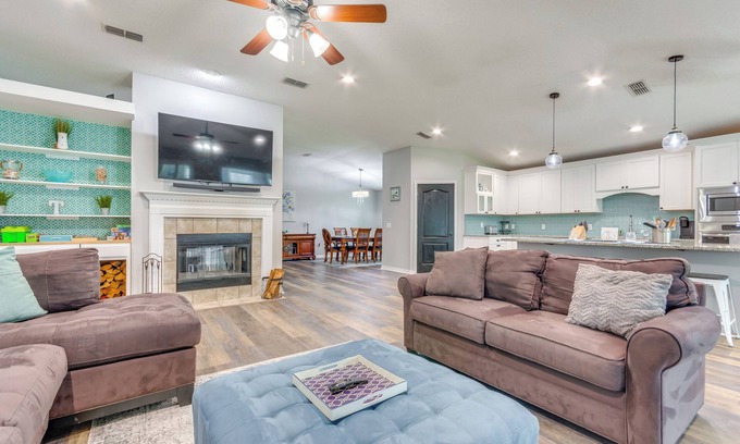 North Northwest Pensacola House | Spacious Home w/Sunroom, 15 Mi to Pensacola!
