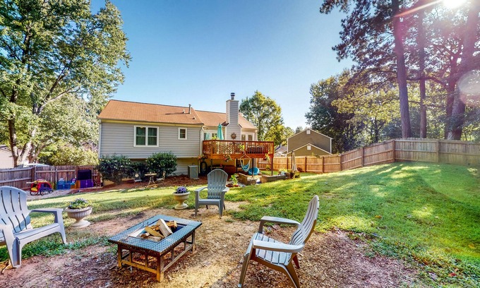 Alpharetta House | Spacious Home with Large Fenced Dog-Friendly Yard & Firepit - Full Kitchen
