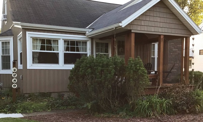 Vermilion House | Spacious home with lake breezes and a community lake view!
