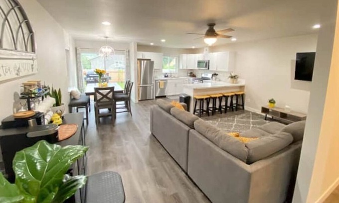 Russian Jack Park House | Spacious Honeycomb Hideaway with Full Office, Free Laundry and Garage
