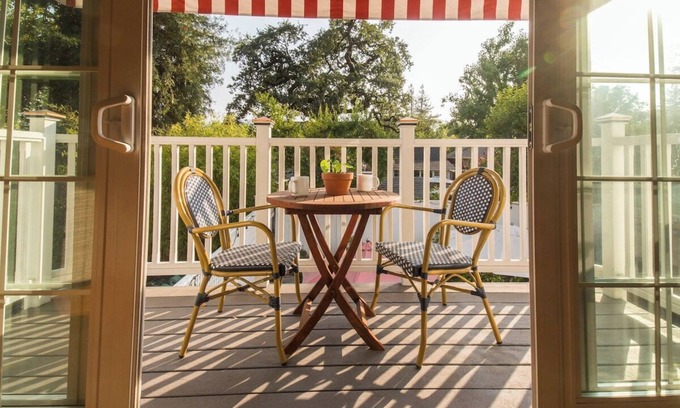 St. Helena House | Spacious Honeymoon Suite w/2 Beds & Private Kitchen