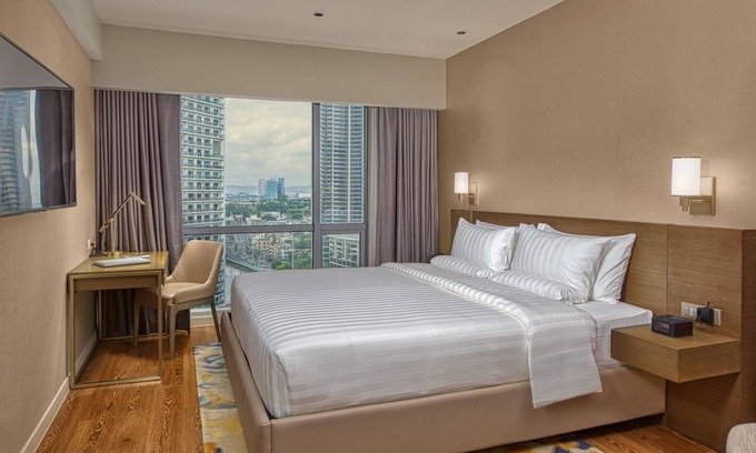 Mandaluyong Apartment | Spacious hotel suites in awesome Mandaluyong with AC, WiFi, fitness room