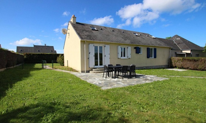 Blainville-sur-Mer Cottage | Spacious house with garden and terrace in Blainville-sur-Mer