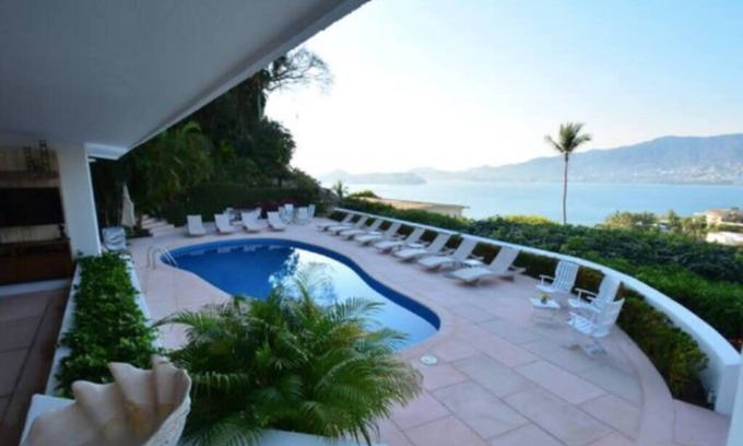 Las Brisas House | Spacious House in Las Brisas / Spectacular Terrace