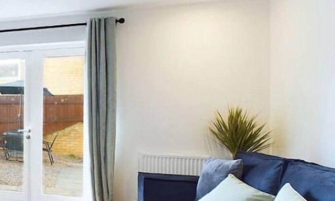 Cheltenham House | Spacious House | Parking | Business & Leisure