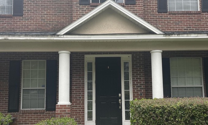 OakLeaf Plantation House | Spacious house in quiet neighborhood near shopping center, Max 6 guests