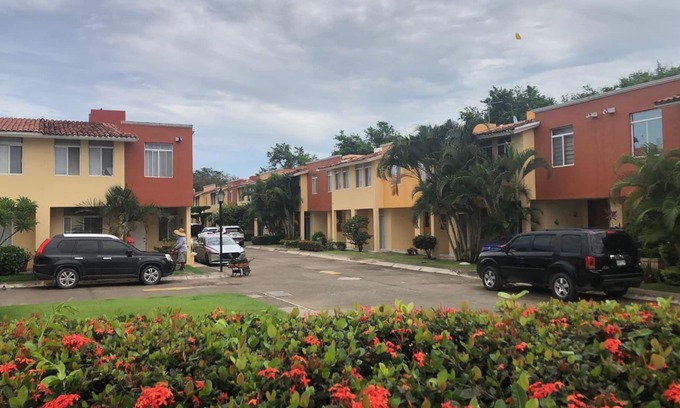 Parque Las Palmas House | Spacious house just 15 minutes from the beach,