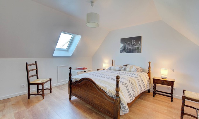 Monnaie House | Spacious house - sleeps 6 - ideal location - close to freeway