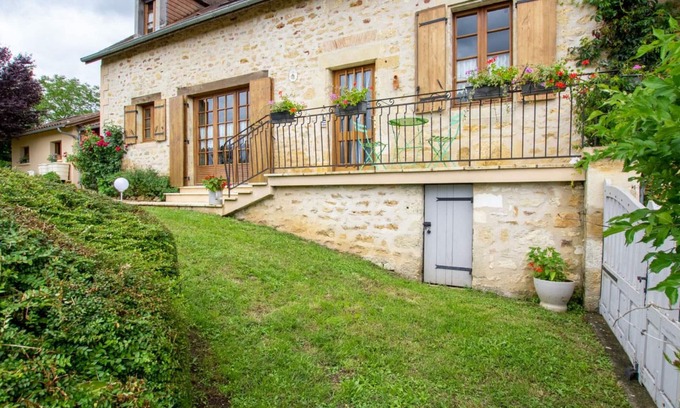 Cherveix-Cubas Cottage | Spacious House with WiFi, Fireplace, and Large Garden near Montignac and Hautefort Castle