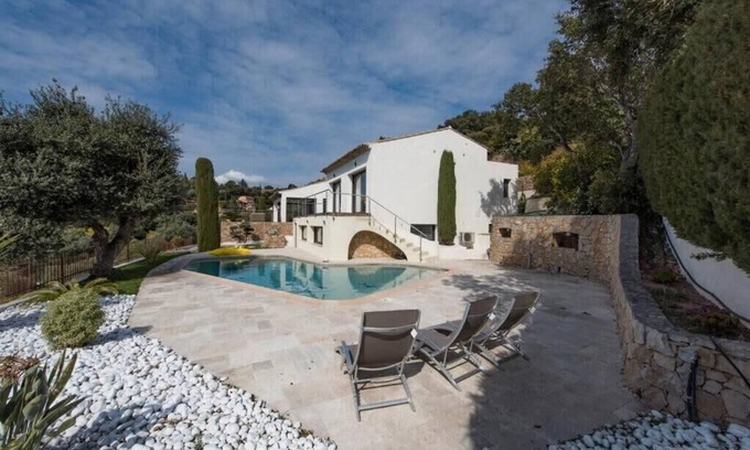 Saint-Raphael House | Spacious house with pool - near beach
