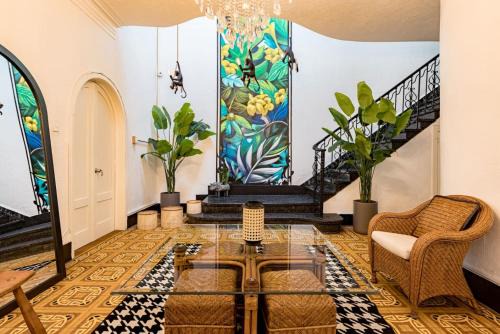 Roma Sur House | Spacious House with a Beautiful Garden