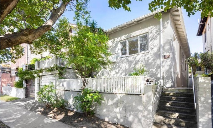 Bondi Beach Apartment | Spacious house with BBQ, outdoor areas and parking