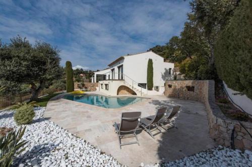 Saint-Raphael House | Spacious house with pool - near beach
