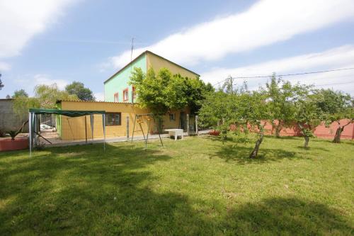 Touro House | Spacious House with Garden in Touro – Family-Friendly