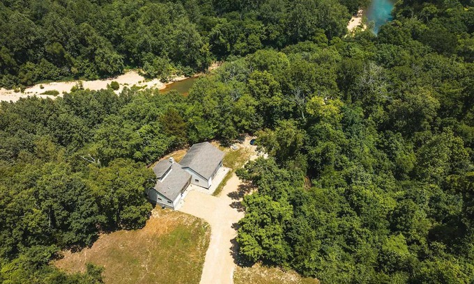 Steelville House | Spacious hunting lodge hideaway with stunning views and Private River Access