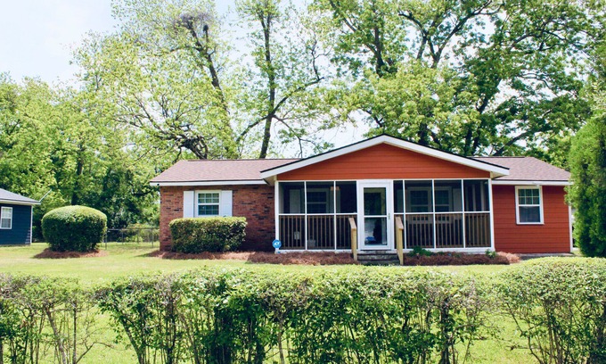 Johns Island House | Spacious island home on Johns Island, SC. Just a short drive from Downtown!