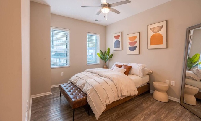 Gladstone Apartment | Spacious Kansas City Midtown 2BR/2BA