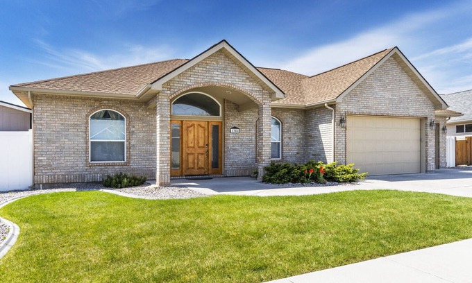 Twin Falls House | Spacious/King bed/bbq/Quality furnishings/Lg suite