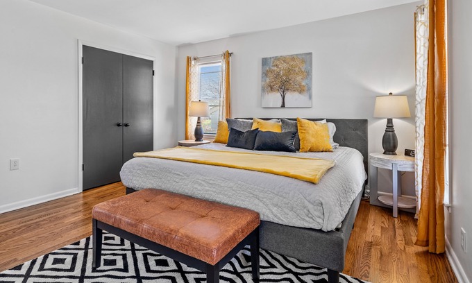 Kansas City House | SPACIOUS ✦ KING SUITE ✦ 4 BD 2 BA ✦ FAMILY TIME!