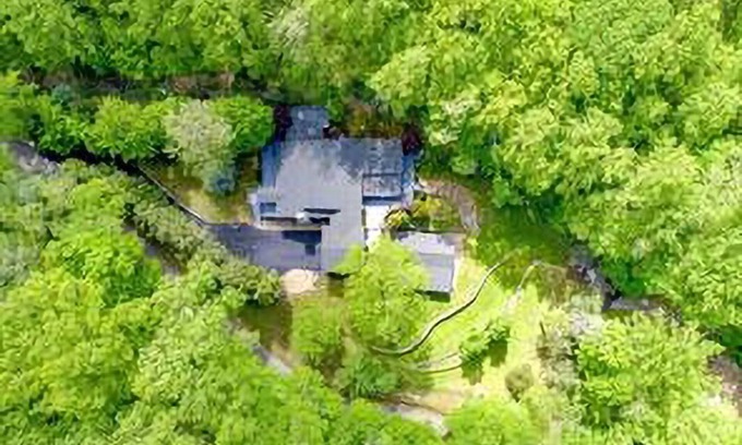 Asheville House | SPACIOUS KITCHEN, GREAT OUTDOOR SPACE, FIRE TABLE, GAME RM, WIFI