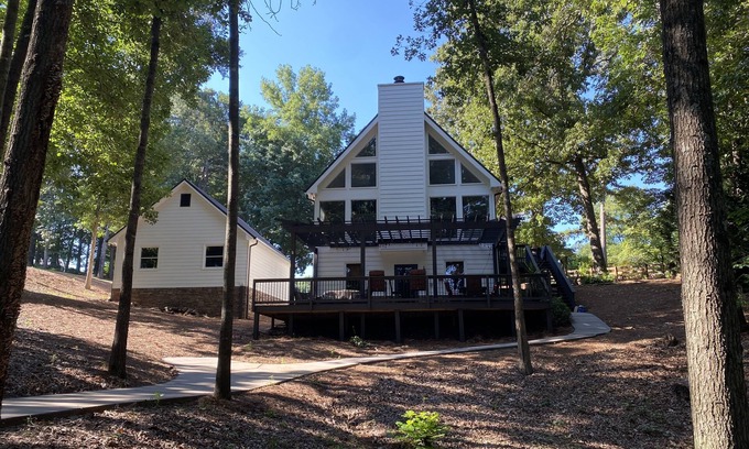 Gumlog House | Spacious Lake Hartwell home with large new dock