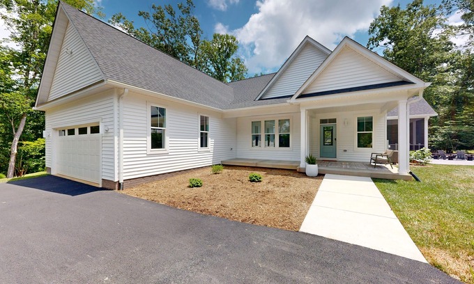 Mineral House | Spacious lake house retreat with game room, theater room, fire pit and boat slip
