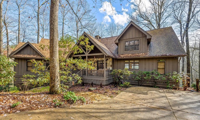 Lake Toxaway House | Spacious Lake Toxaway Home with Golf Course Views