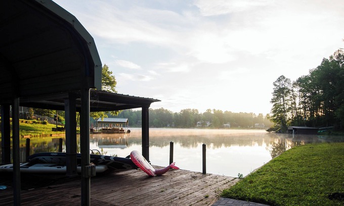 Oconee County House | Spacious Lakefront for Large Families/Friends