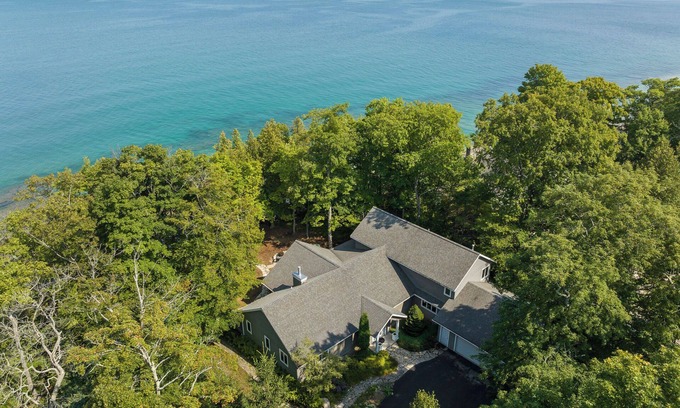 Sturgeon Bay House | Spacious Lakefront Haven: Luxury Door County Retreat on Lake Michigan!
