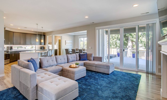 Lakewood House | Spacious Lakewood Home Rental w/ Hot Tub!