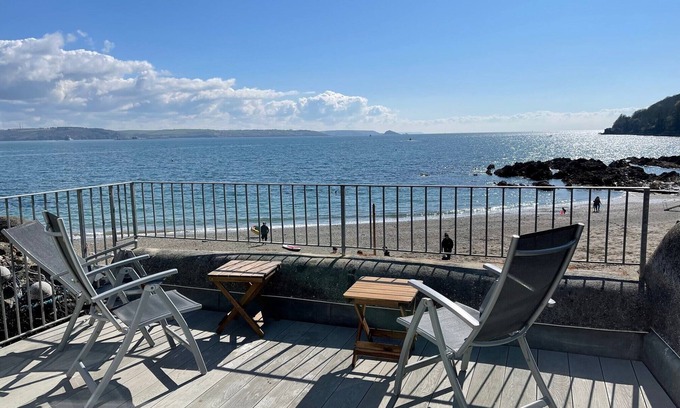 Cawsand House | Spacious light cosy beach front house with balcony overlooking the sea