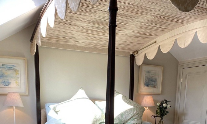 Abergele House | Spacious light filled property with four poster bed