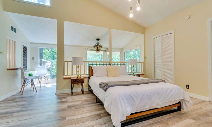 Midtown Cottage | Spacious Little Rock Home w/Yard & Game Room