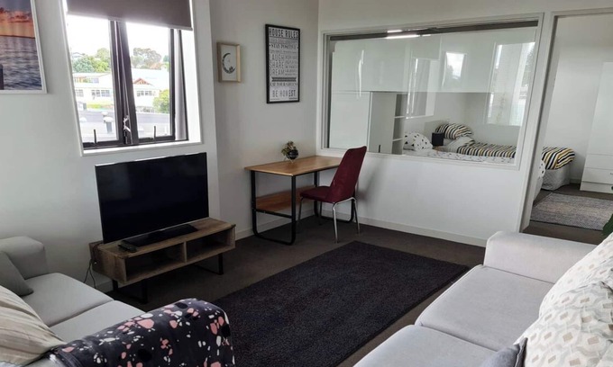 Avondale Apartment | Spacious living with parking in premises