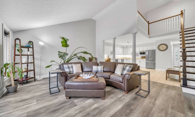 Elora House | Spacious loft Townhouse