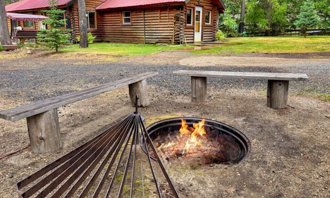 Donnelly Cabin | Spacious Log Cabin, Back Yard Access to Lake Cascade